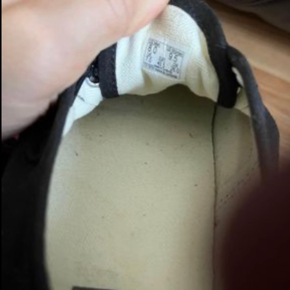 Size 8 men’s vans shoes - Picture 6 of 6